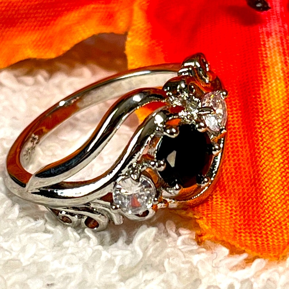 🌸925 Silver and black gemstone ring NEW